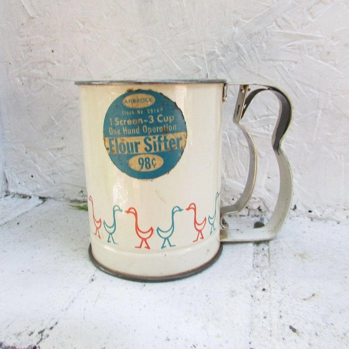 Androck Flour Sifter 3-Cup Design: Vintage Kitchen Essential for Perfect Baking Results