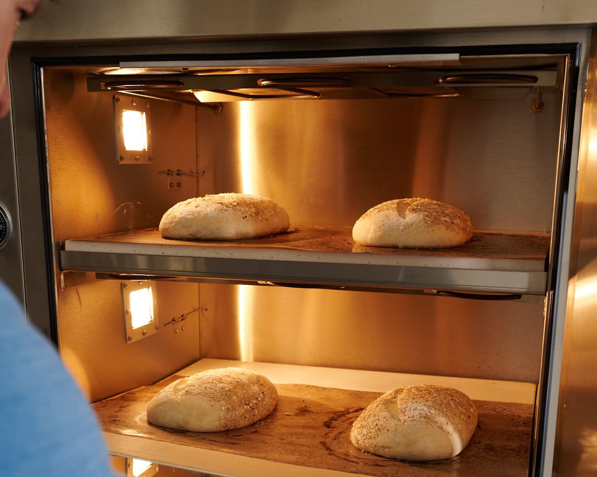 Easy Guide to Cooking Bread in a Convection Oven: Get Baking Now