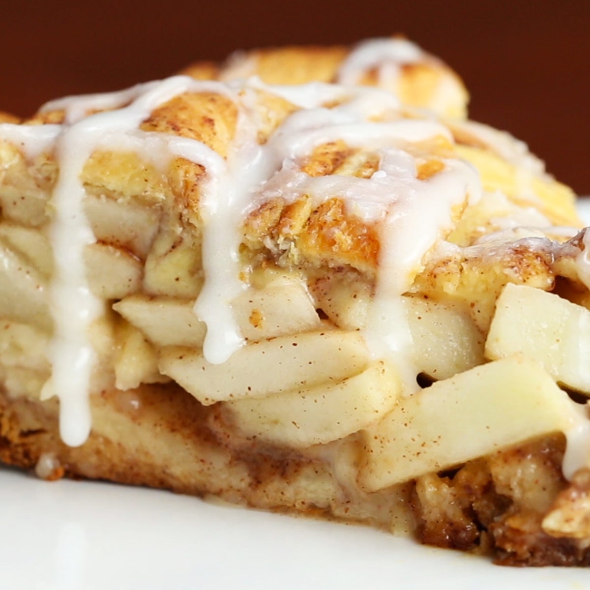 Apple Pie with Cinnamon Bun Crust: A Perfectly Sweet Dessert