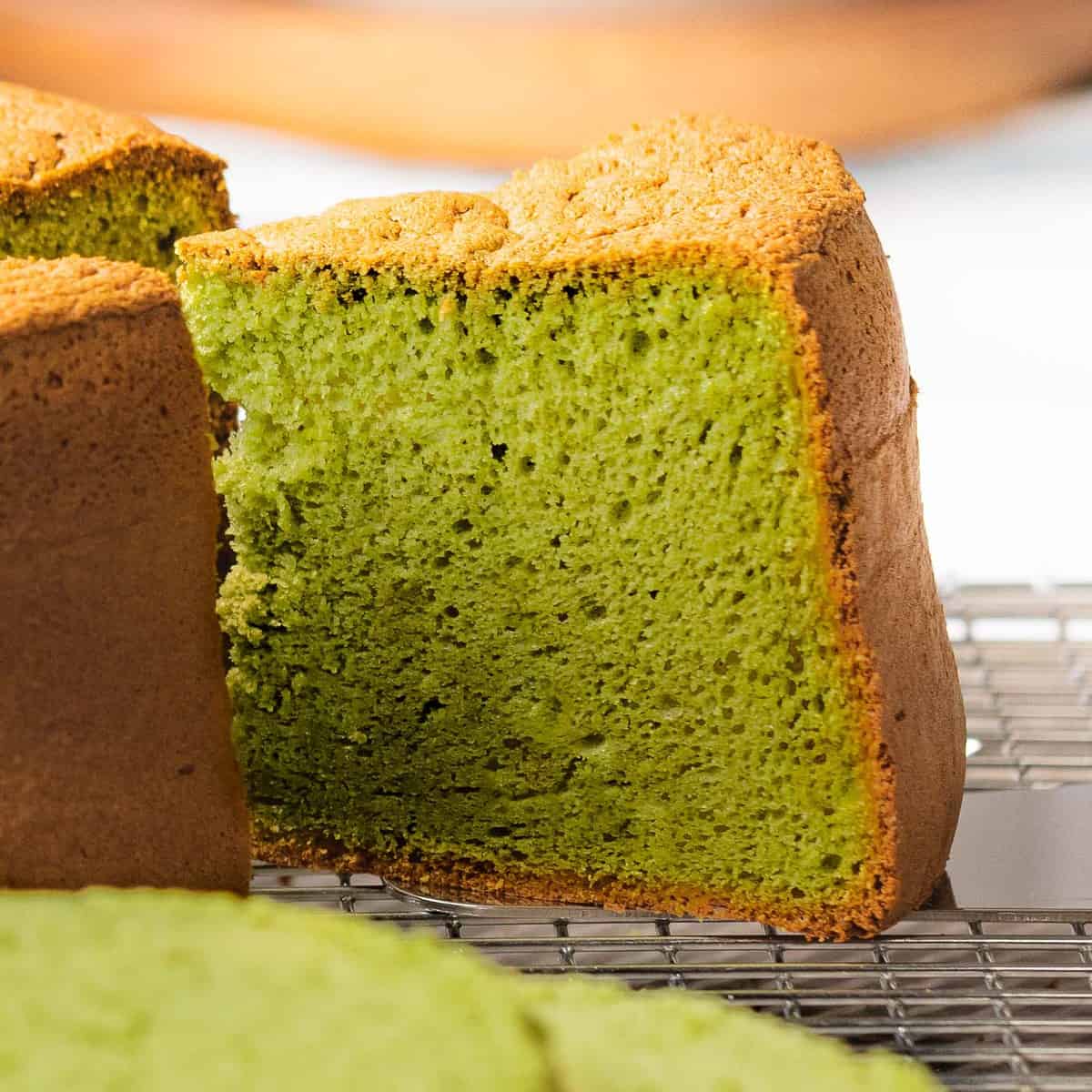 Delicious Matcha Sponge Cake Recipe: How to Make a Light & Fluffy Green Tea Cake