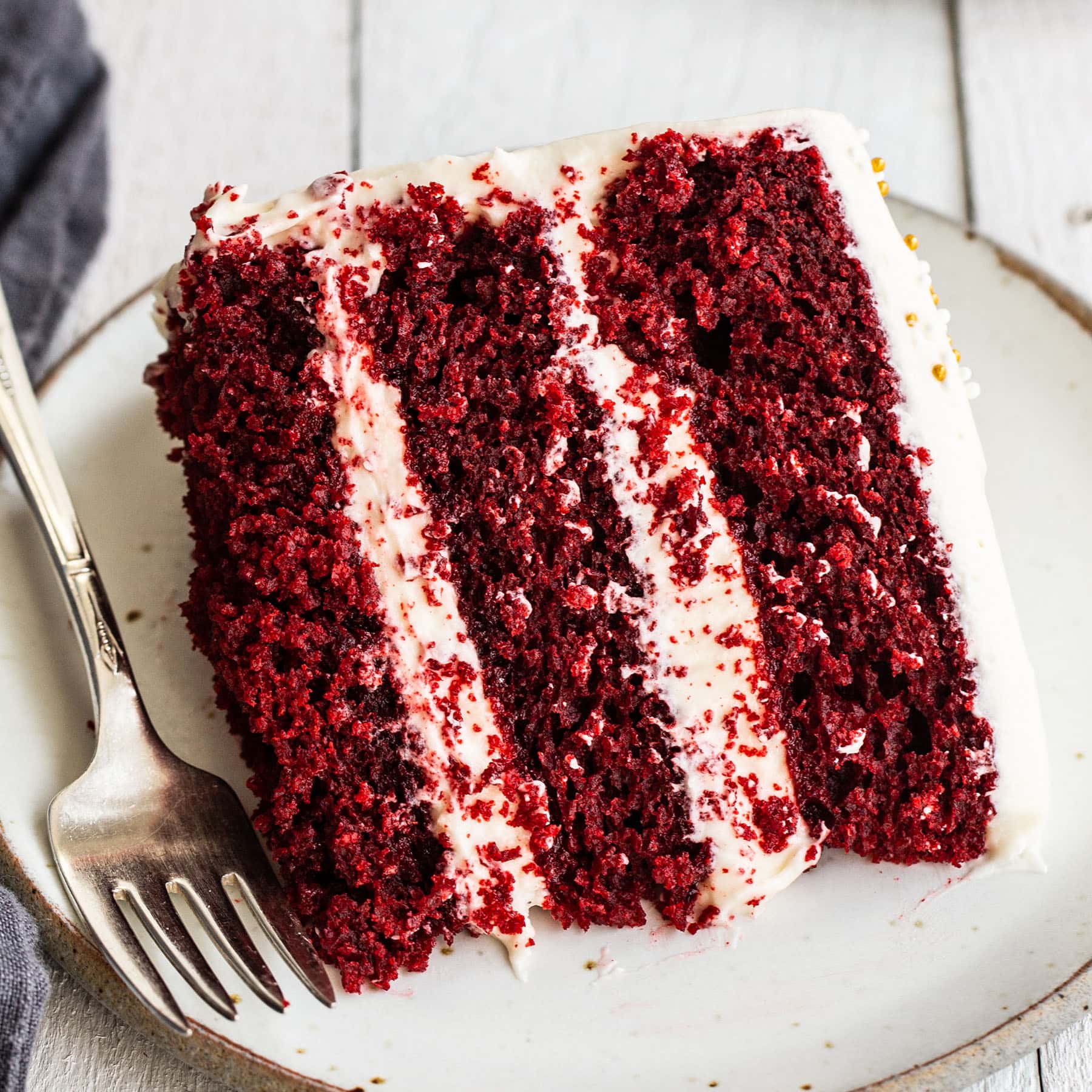 How to Make the Perfect Red Velvet Cake: Moist, Tangy, and Delicious