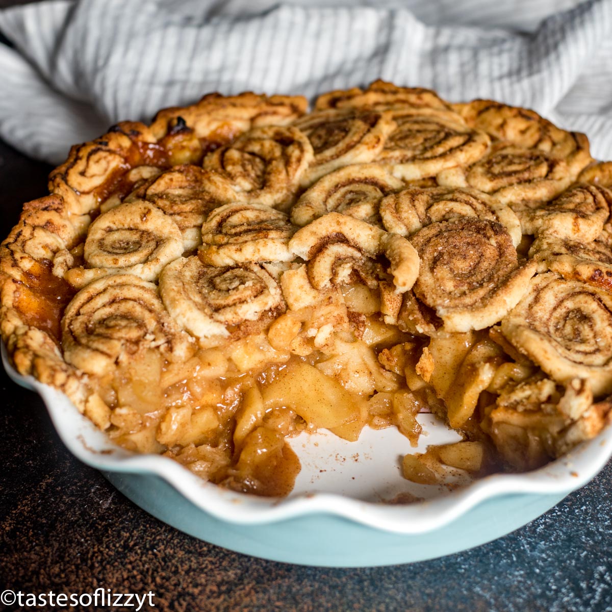 Apple Pie with Cinnamon Bun Crust: A Perfectly Sweet Dessert