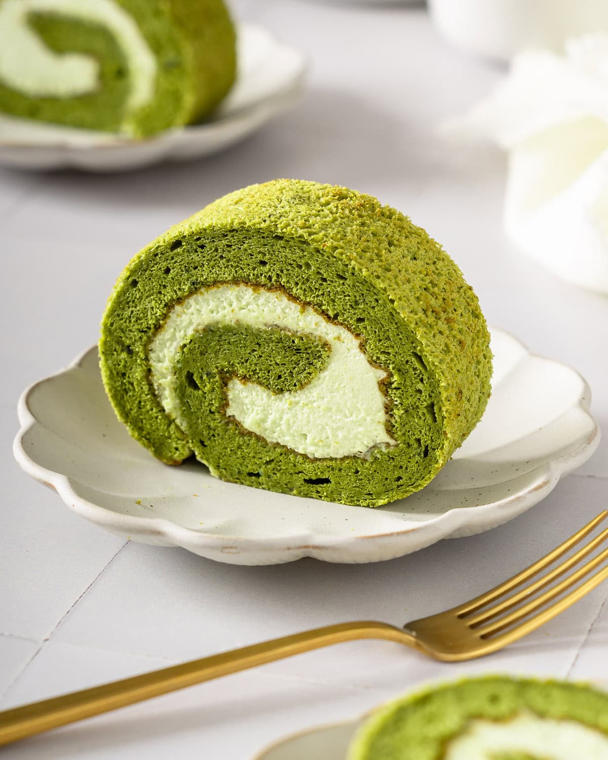 Japanese Matcha Roll Cake: A Light and Airy Dessert with Subtle Green Tea Flavor