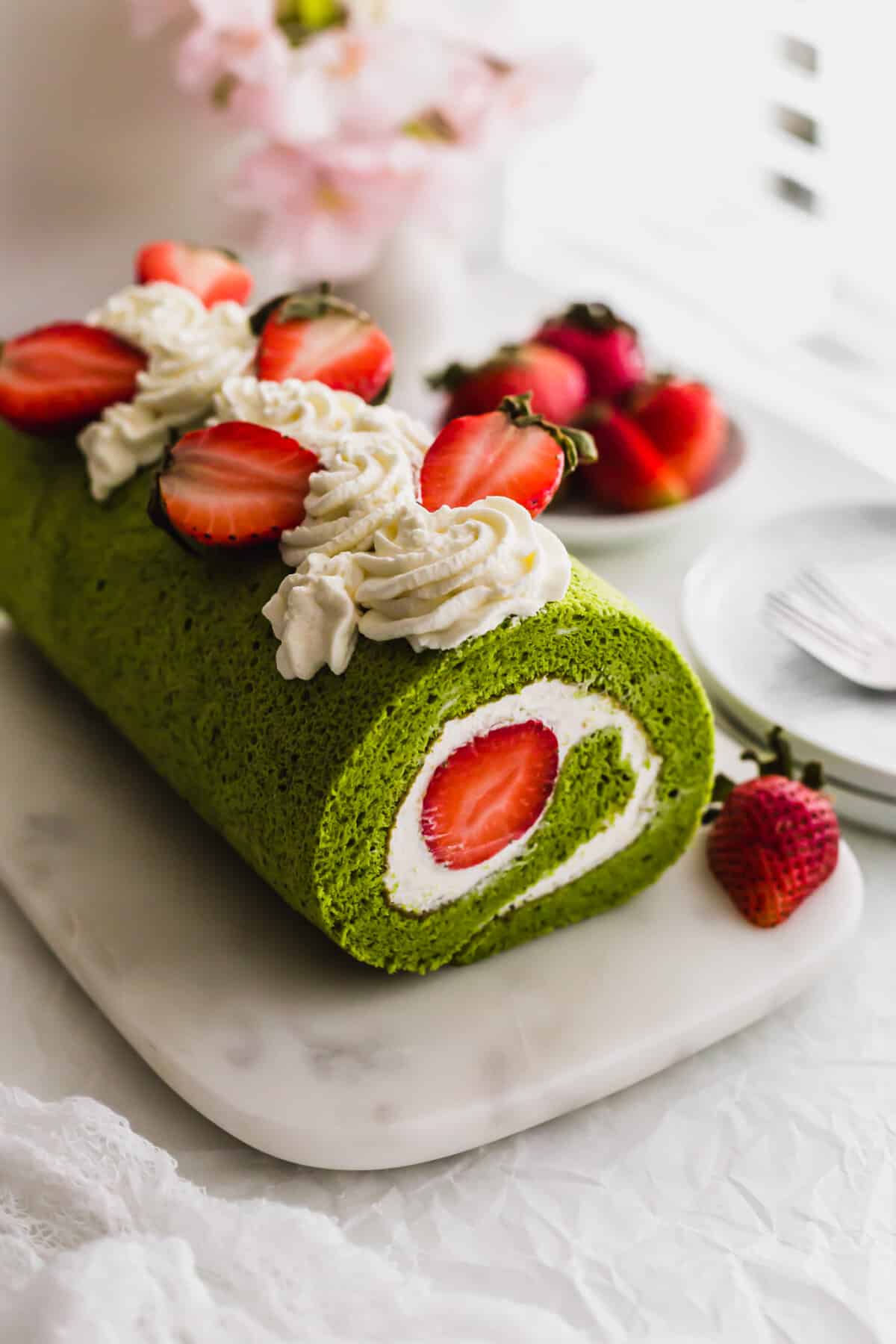 Japanese Matcha Roll Cake: A Light and Airy Dessert with Subtle Green Tea Flavor