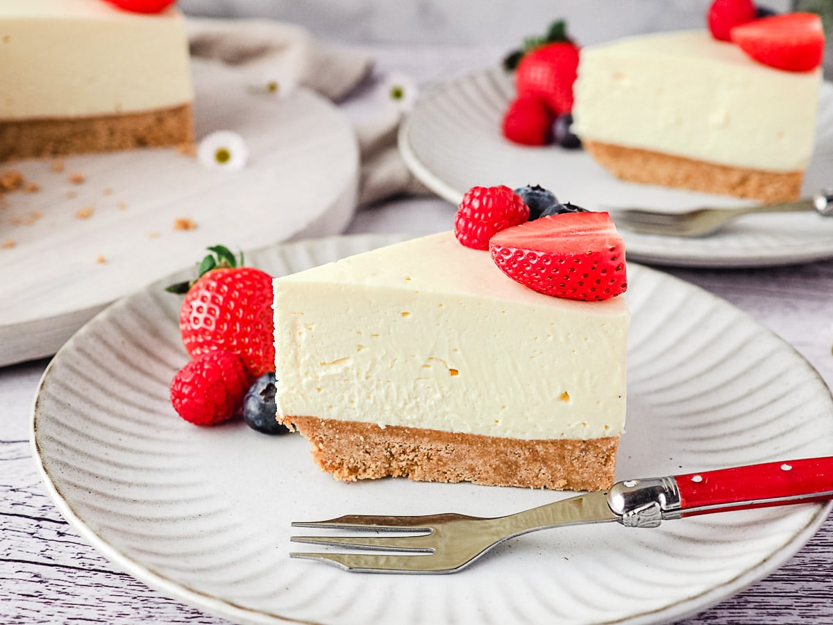 Cheese Cake Decorating: Wow Your Guests Every Time