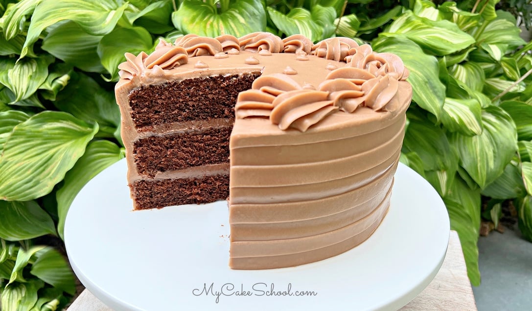 How to Make Chocolate Cake with Chocolate Cream at Home