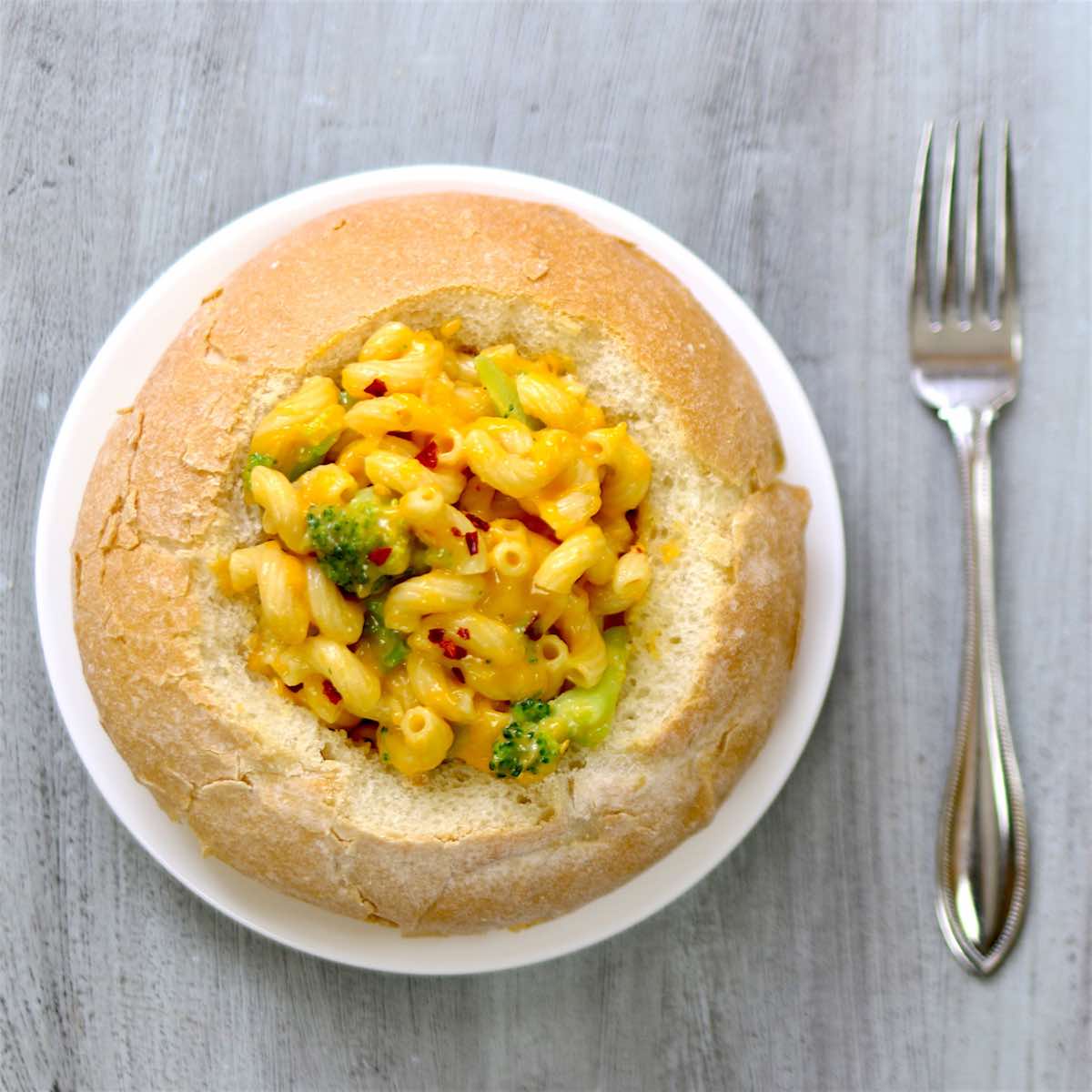 Quick Mac and Cheese in Bread Bowl: Ready in Under 30 Minutes?
