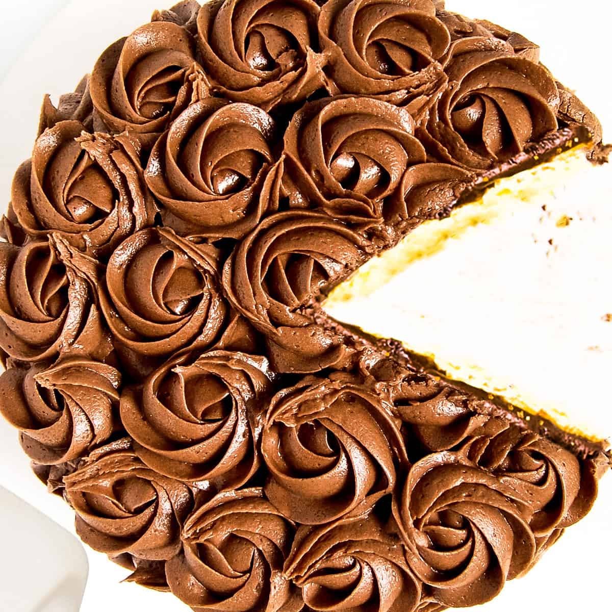 Easy Vanilla Cake with Chocolate Icing Recipe: A Simple Guide