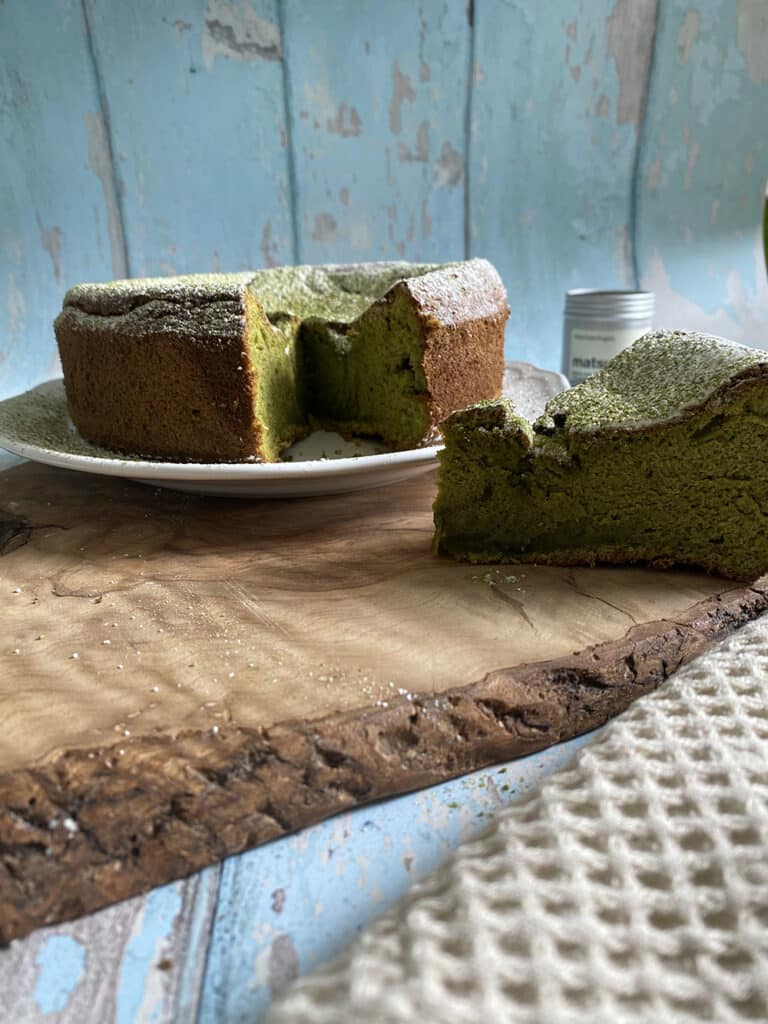 How to Make a Delicious Matcha Sponge Cake Recipe (The Ultimate Guide for Baking a Perfect Tea Time Treat)