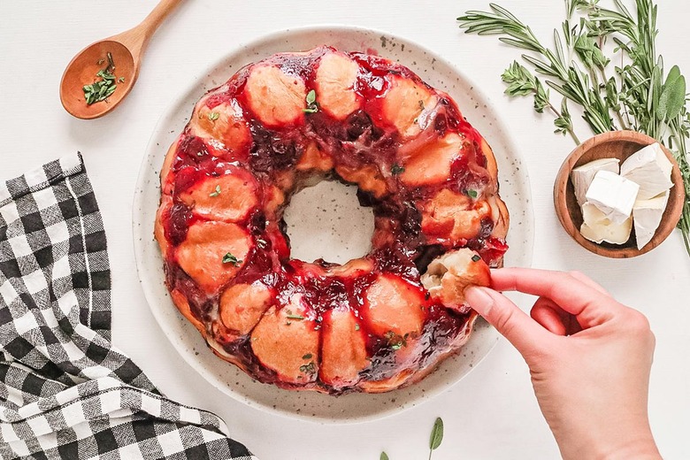 Easy Cranberry Brie Monkey Bread Recipe for Holiday