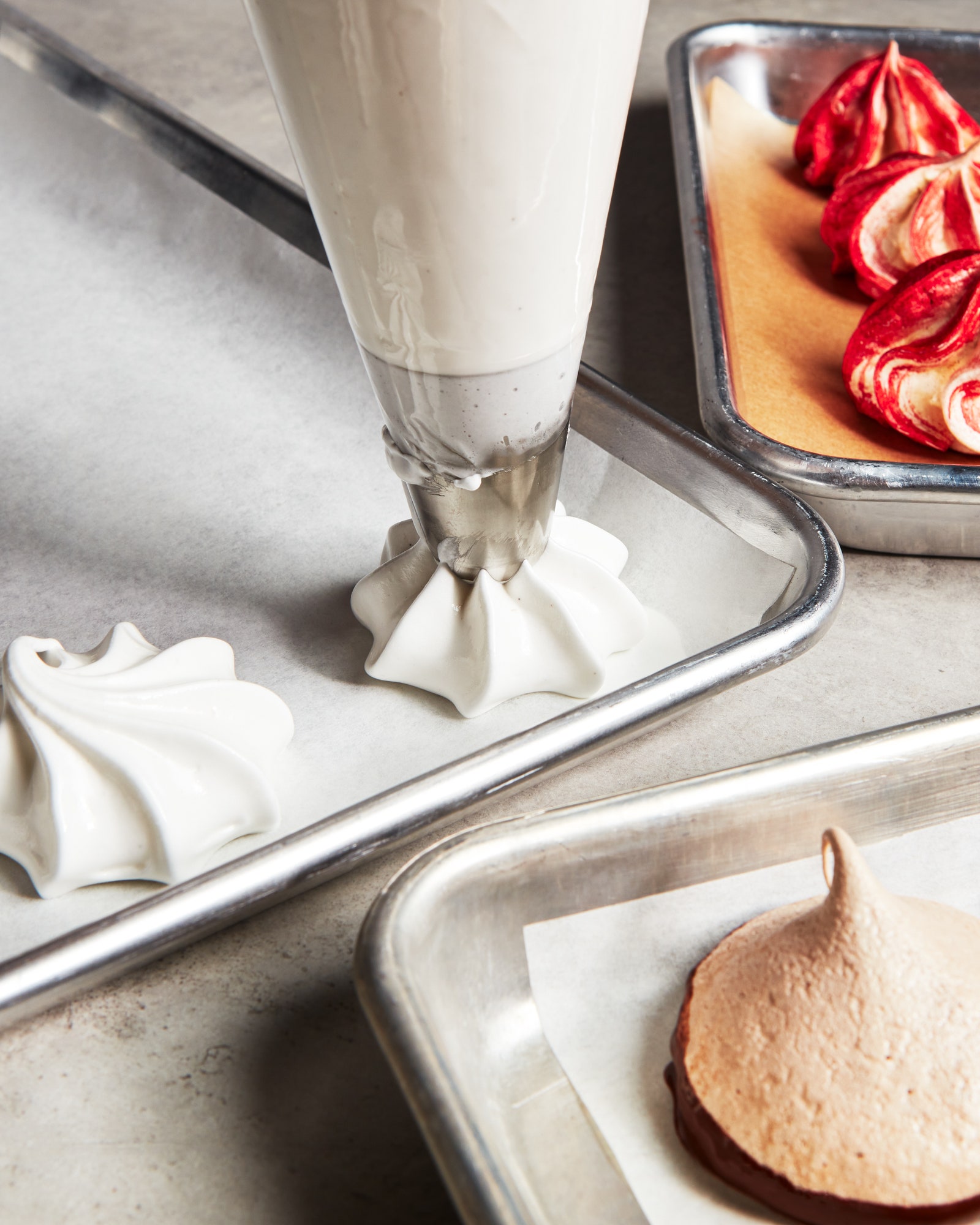 Using Extra Large Piping Bags: Tips and Tricks for Pro Results