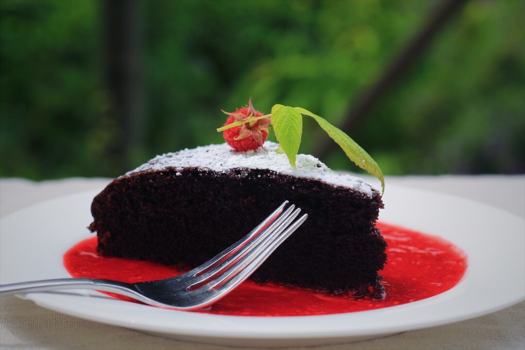 Raspberry Sauce for Chocolate Cake: Easy Recipe & Tips