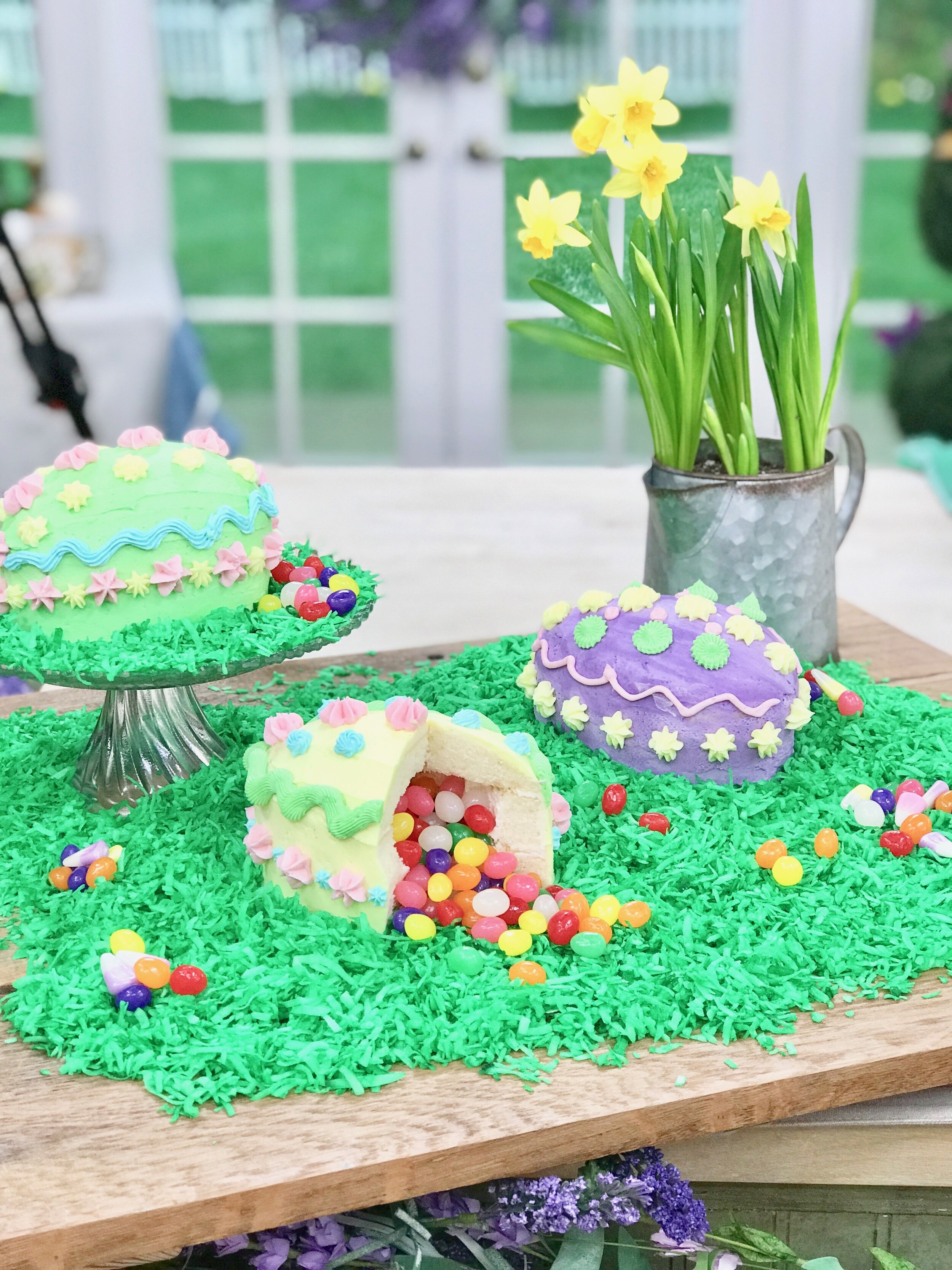Surprise Your Friends with Cakes from an Egg Shaped Baking Mold