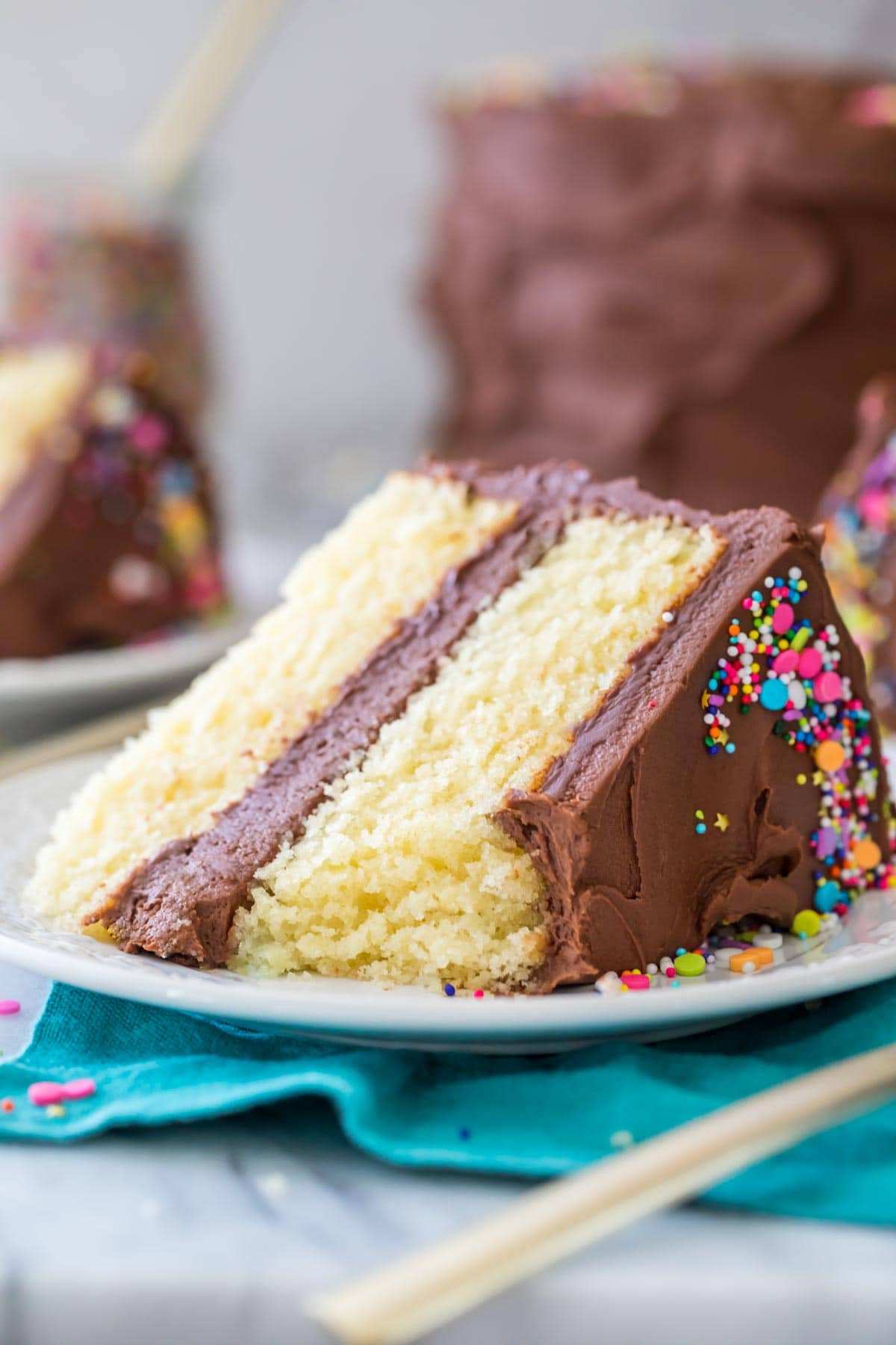 Easy Vanilla Cake with Chocolate Icing Recipe: A Simple Guide