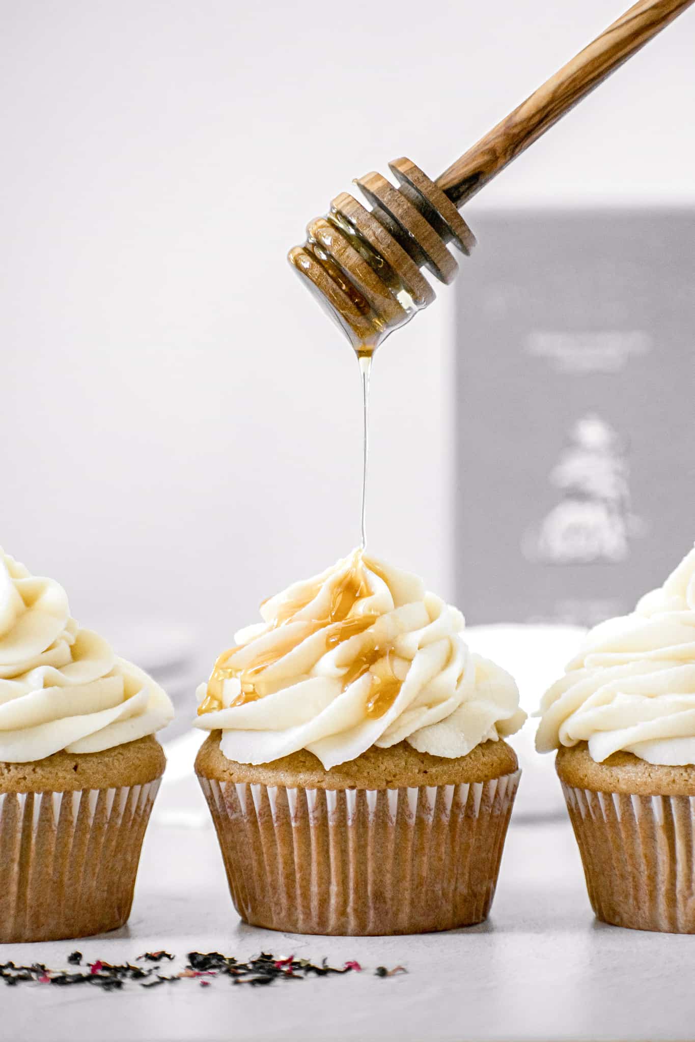 Yummy Mascarpone Honey Icing: Tips for a Perfect Frosting