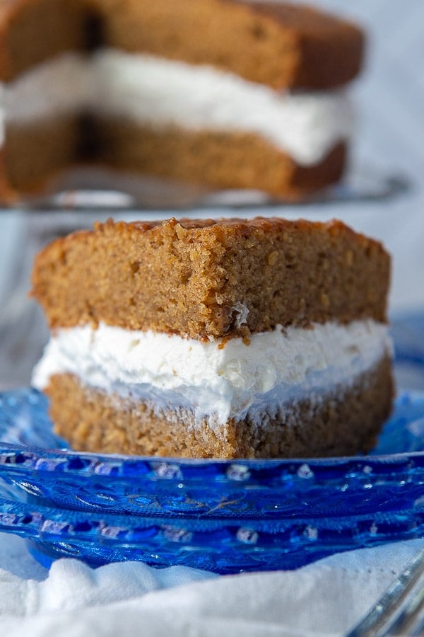 Yummy Oatmeal Creme Pie Cake Recipe: Get the Classic Taste with This Easy Baking Guide.
