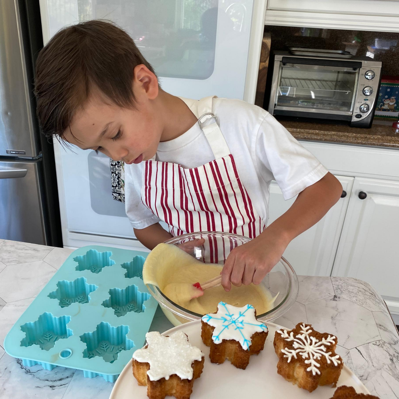 Snowflake Baking Mold: Get Creative in the Kitchen This Winter!