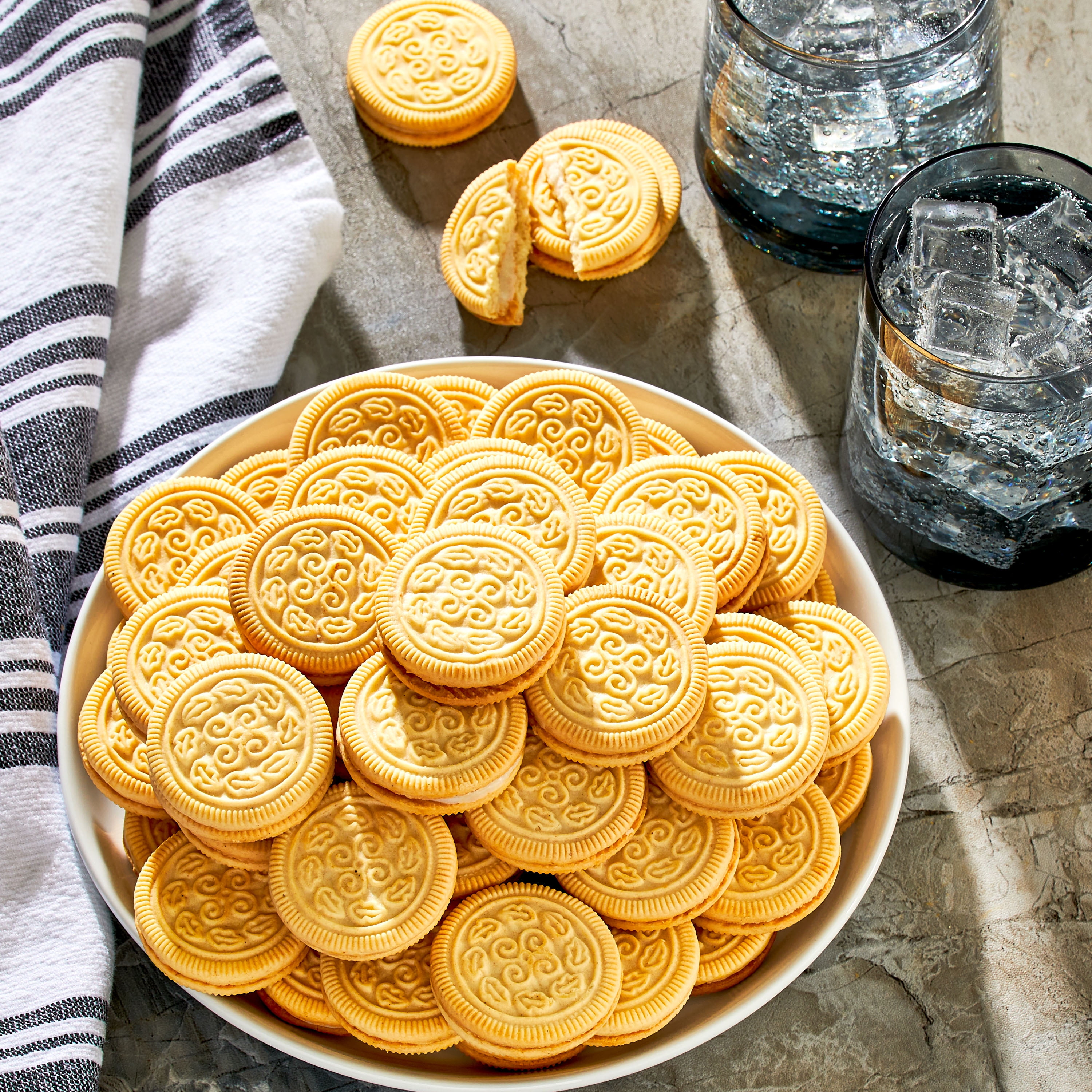 Where to Buy the Best Vanilla Sandwich Cookies? Here are some good choices for you!