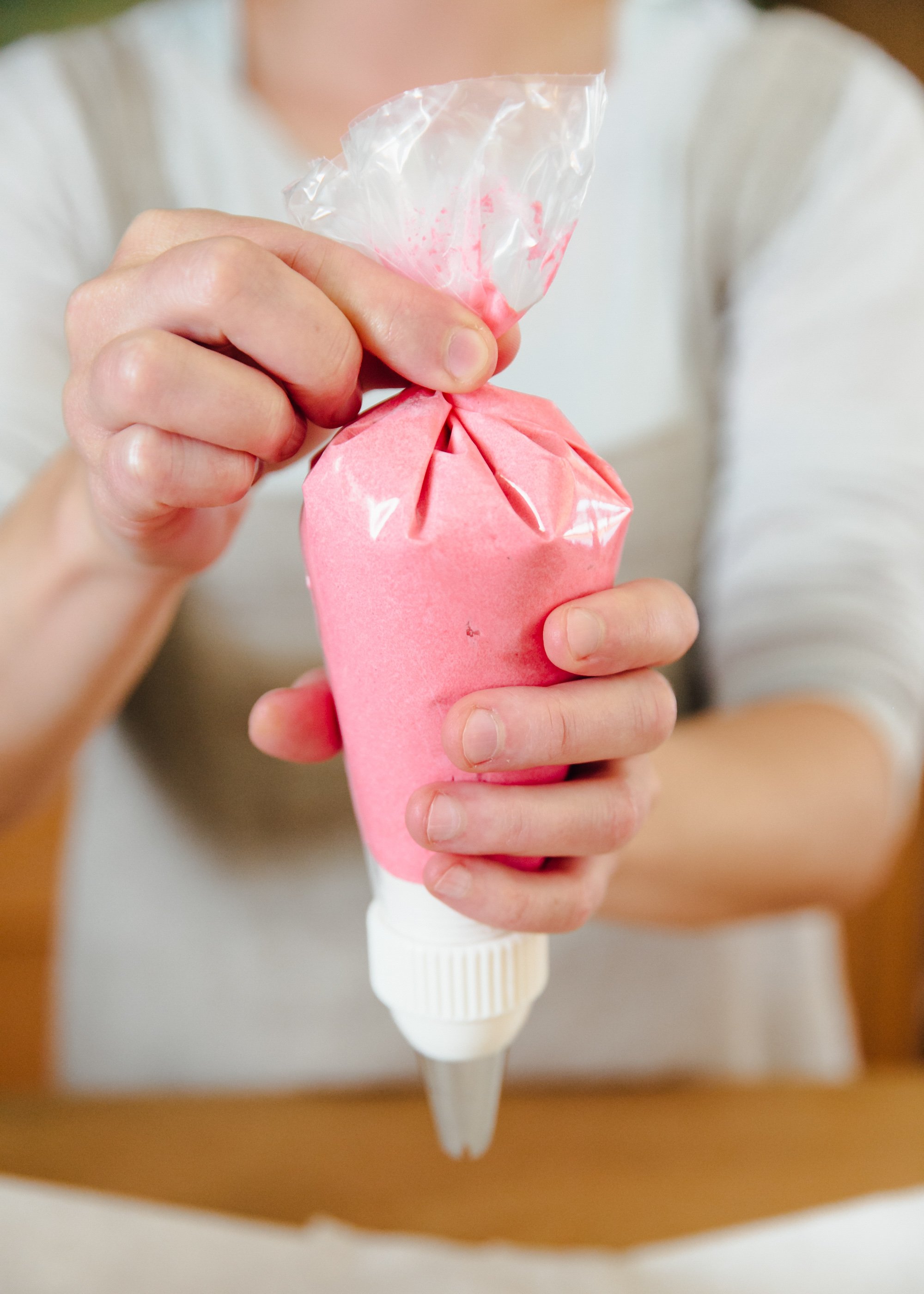Canvas piping bag cleaning tips. Learn how to keep your bag clean and ready to use.