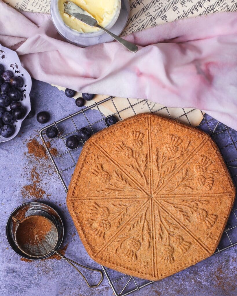 Cleaning Your Shortbread Mold Pan: Quick and Easy Guide!