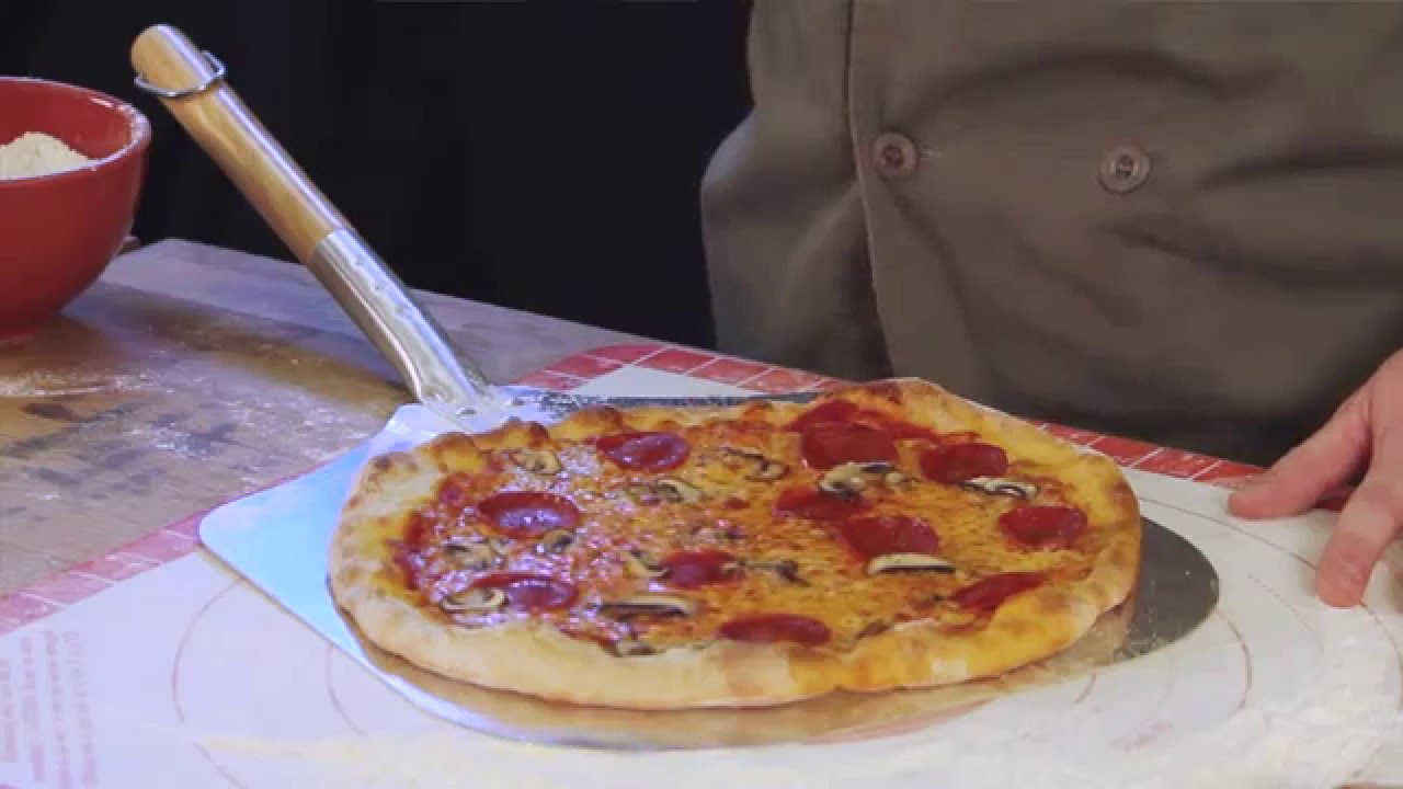 Using a Large Pizza Spatula: Tips and Tricks for Perfect Pizza