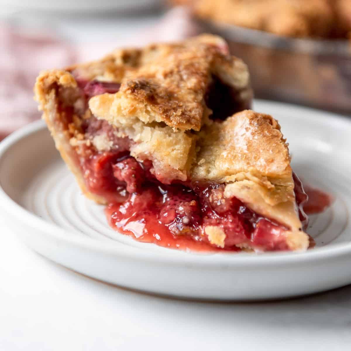 Bakers Square Strawberry Rhubarb Pie: Find the Best Recipe!