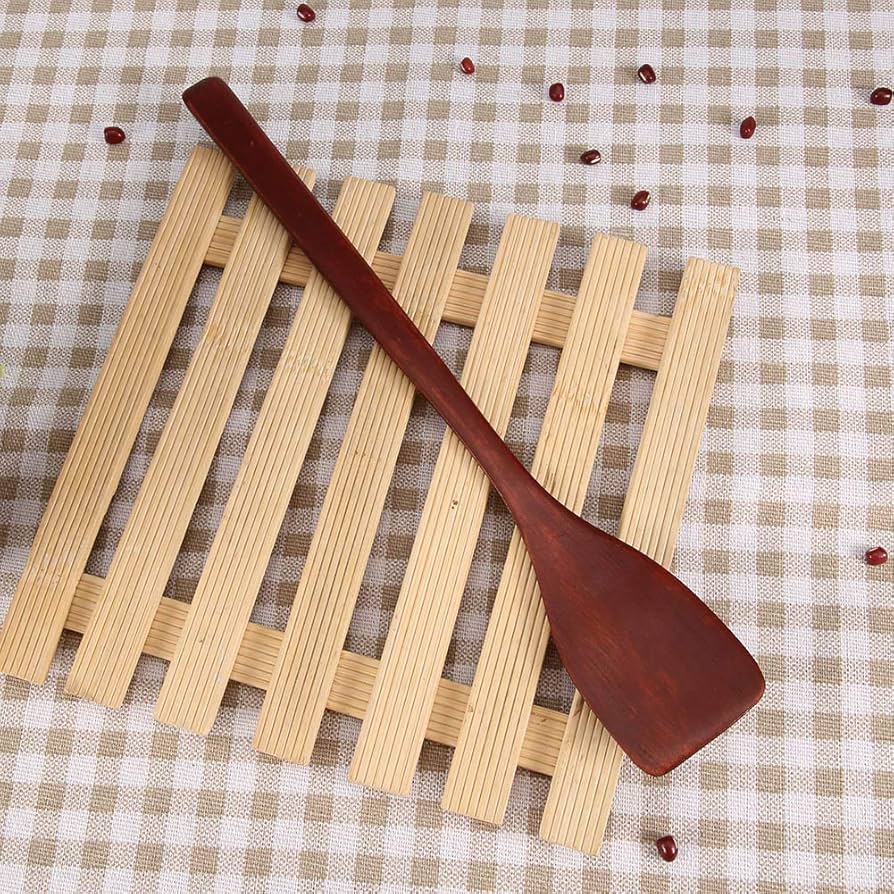 Small Wooden Spatula: Kitchen Essential,check it!