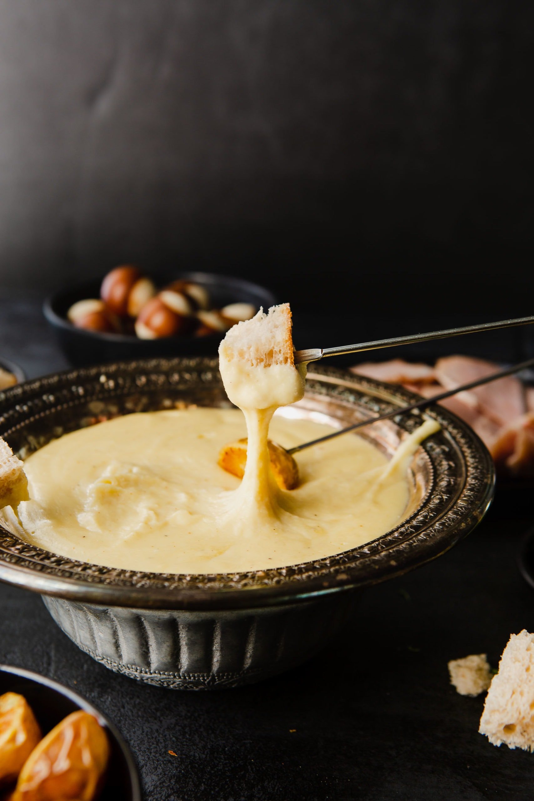 Cheese Fondue Bread: Easy Recipe & Best Dipping Tips!