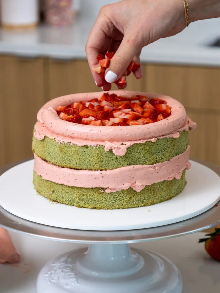 Strawberry Matcha Cake: How to Make This Amazing Dessert at Home.