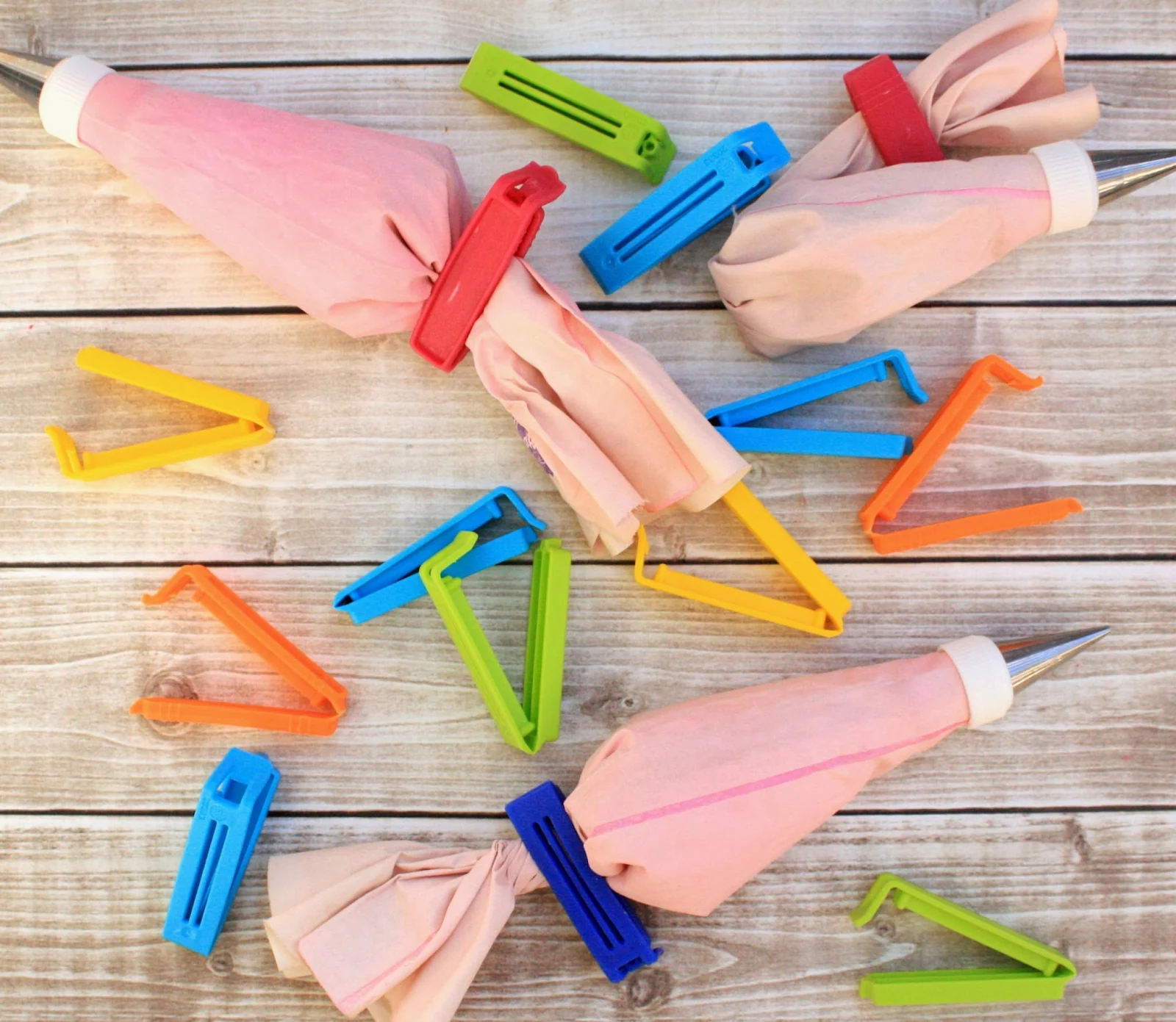 Piping Bag Clips: Stop Messy Leaks & Keep Your Frosting Perfect.