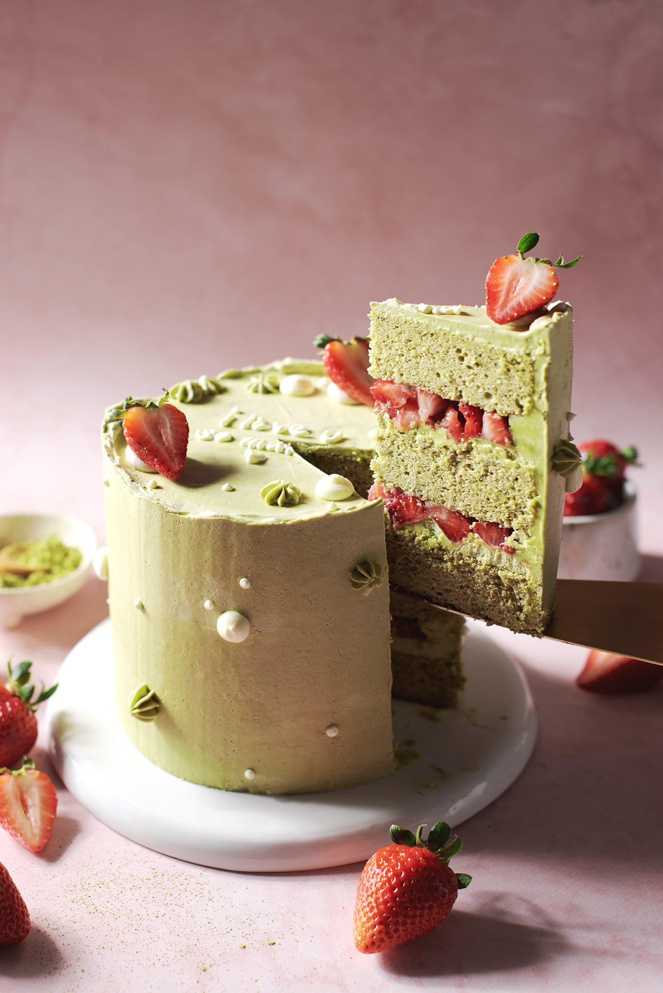 Strawberry Matcha Cake: How to Make This Amazing Dessert at Home.