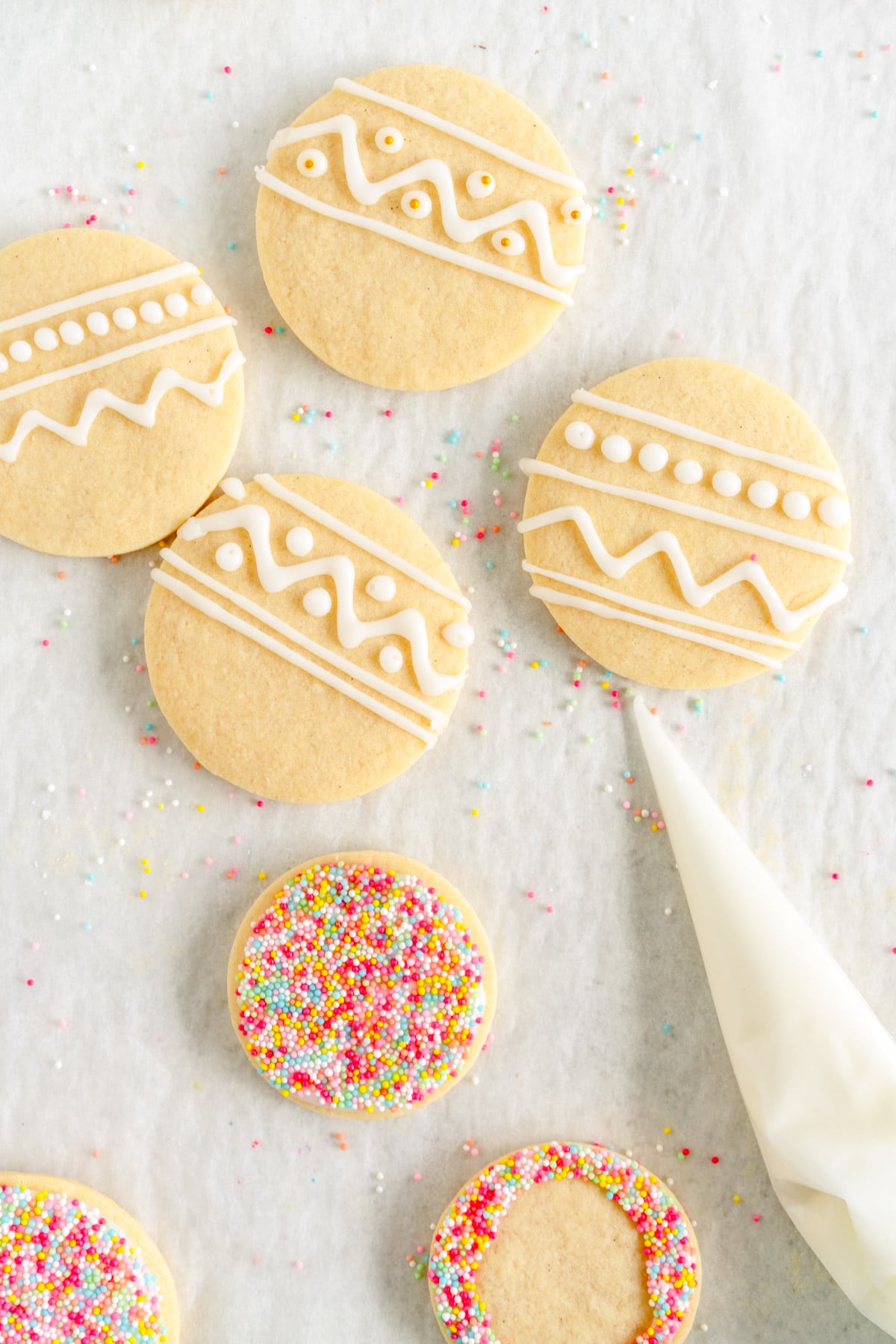 Simple Icing Options For Shortbread: From Glazes to Frosting.