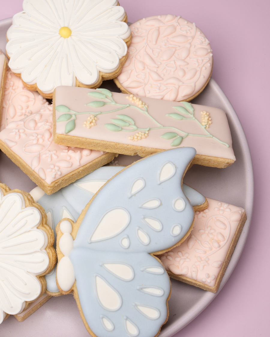 Can you use oil based food coloring in royal icing? Bakers easy guide!