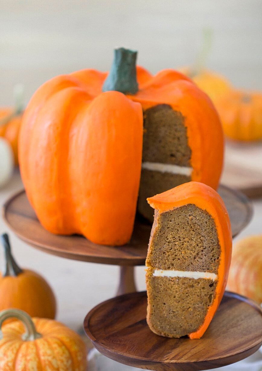 Baking with a Pumpkin Cake Mold, make delicious!