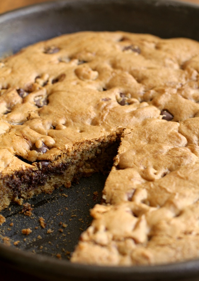 Craving a perfect dutch oven chocolate chip cookie? This simple recipe guarantees gooey, chewy results every single time.