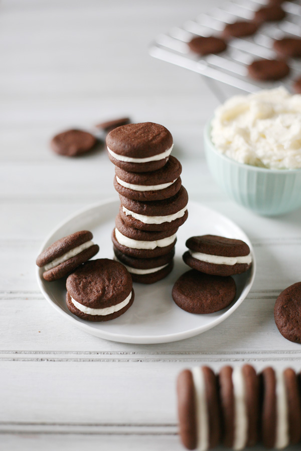 Vanilla and Chocolate Sandwich Cookies: Baking Tips & Serving Ideas