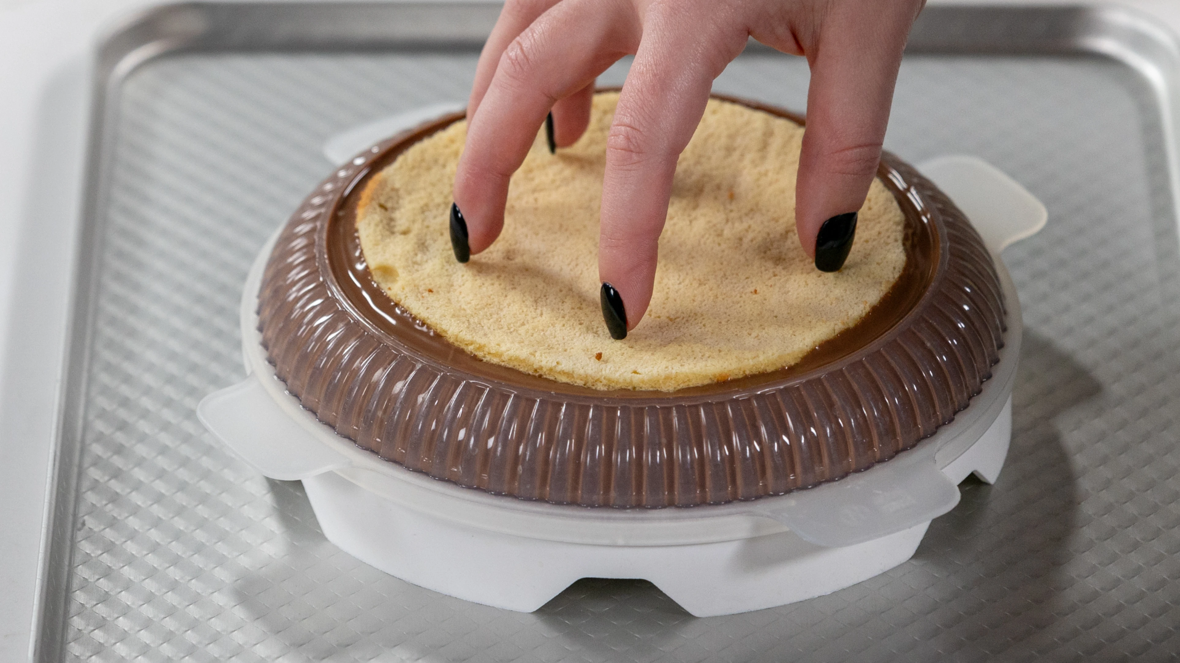 Using a new baking mold for the first time? Follow these essential tips for perfect baking.