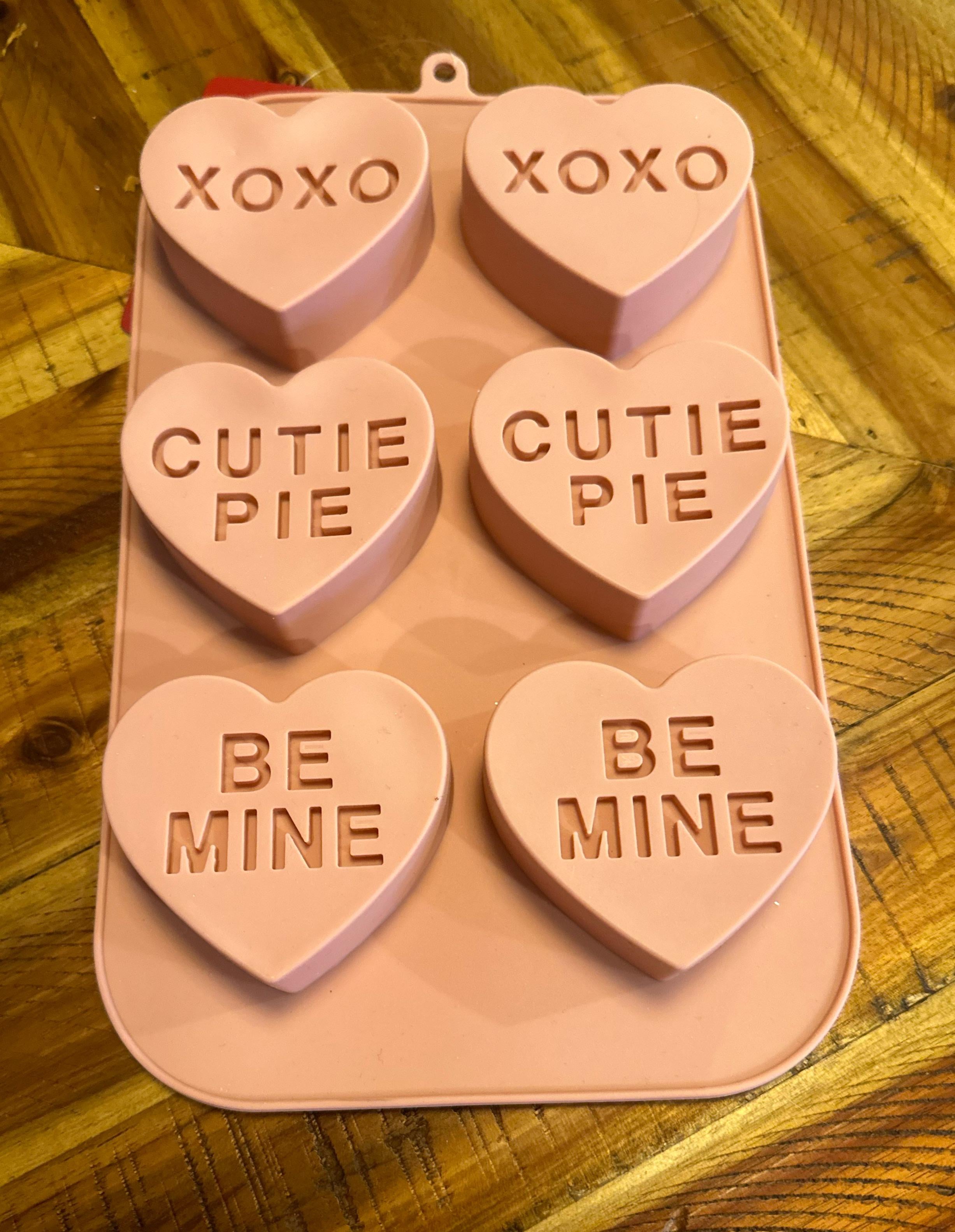Trouble finding great heart baking molds? Use these helpful tips for choosing the right ones online.
