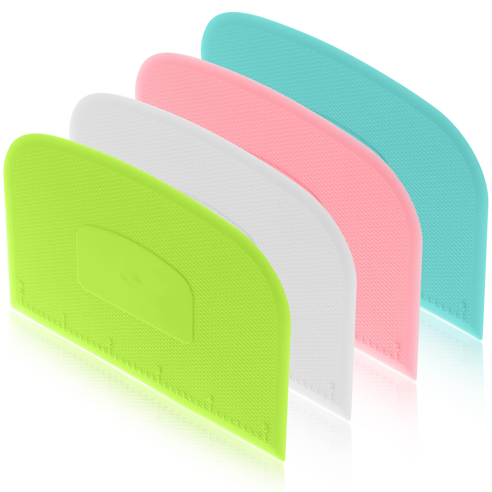 This dough scraper plastic is essential! See how it helps you handle and cut dough better.