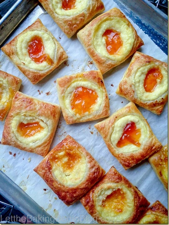 Need delicious baking recipes with apricot jam? Find great cakes, cookies, and pastries here!