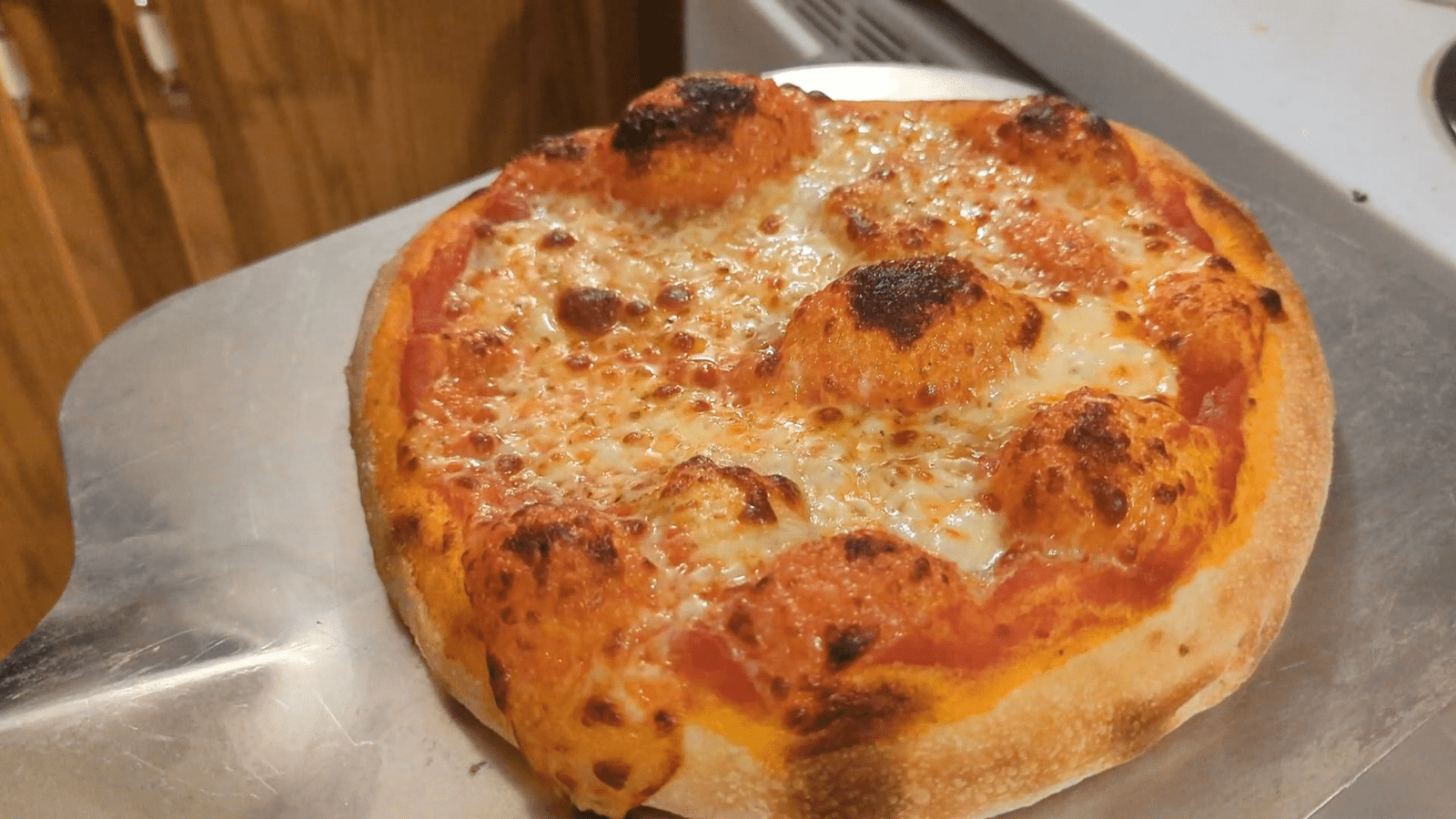 Is All Trumps Flour - High Gluten good for pizza dough? Learn why bakers prefer it for amazing crusts.