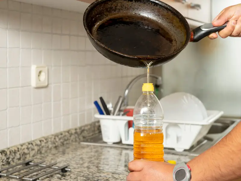 How do you buy used vegetable oil safely? Follow this simple guide to avoid getting bad quality oil.