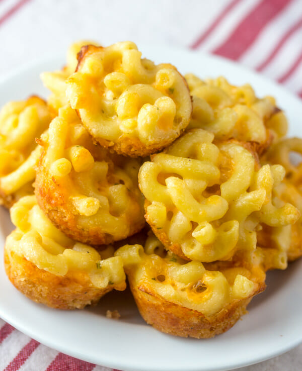 Want a unique party food idea? Try this crowd pleasing macaroni and cheese cake recipe tonight.