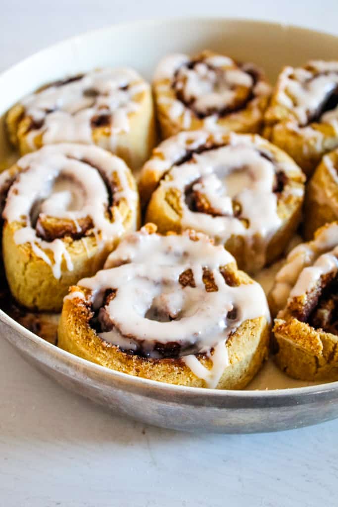 Making perfect gluten free cinnamon rolls no yeast at home: Try this reliable recipe for your next breakfast.
