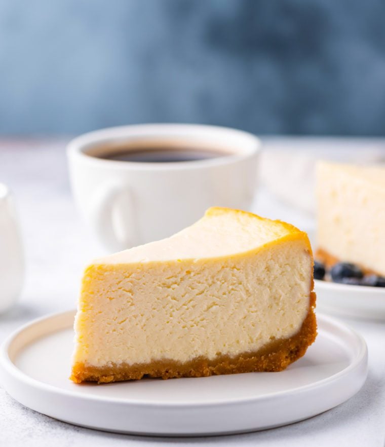 What is the secret to a perfect brown cheese cake? (Learn simple tips for a truly delicious dessert)