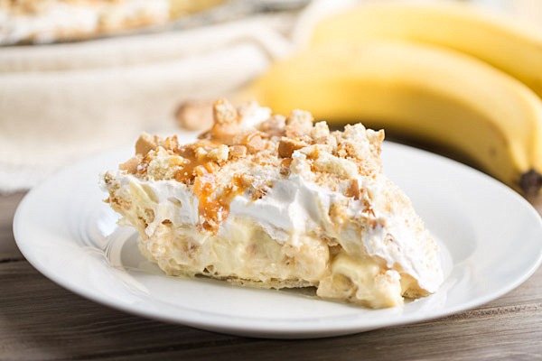 Easy graham cracker crust banana pudding for your family, a crowd-pleasing dessert for sure!