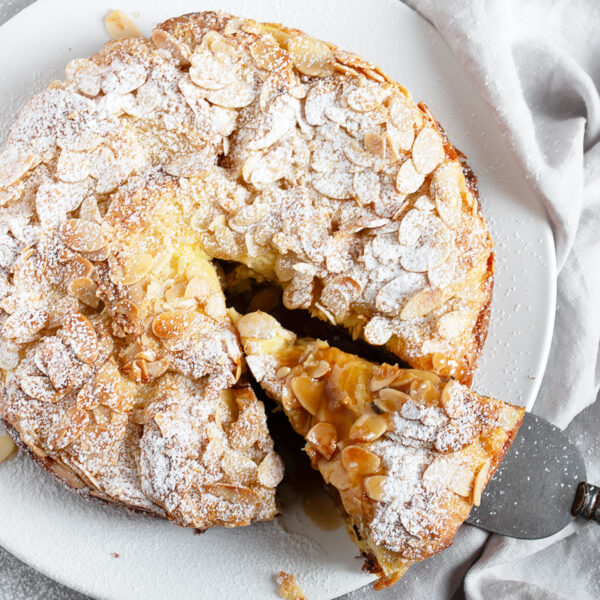 Want to try baking almond bread pudding? This easy guide makes it fun, even if youre a beginner.